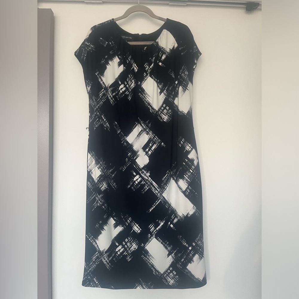 Jones New York black and white midi length dress - Size 16